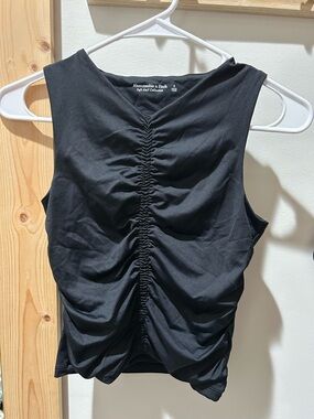 LIKE NEW Abercrombie Top